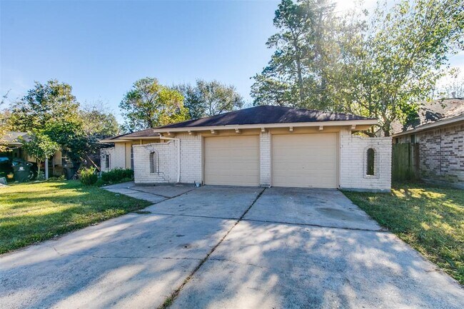 Building Photo - 6355 French Chateau Dr