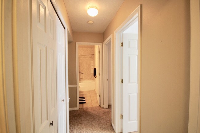 Building Photo - 2 Bedroom Condo in the Heart of Provo - Av...