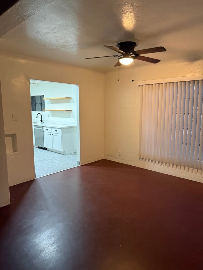 Building Photo - 1225 S Maple Ave