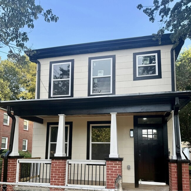 Building Photo - 212 Glover St