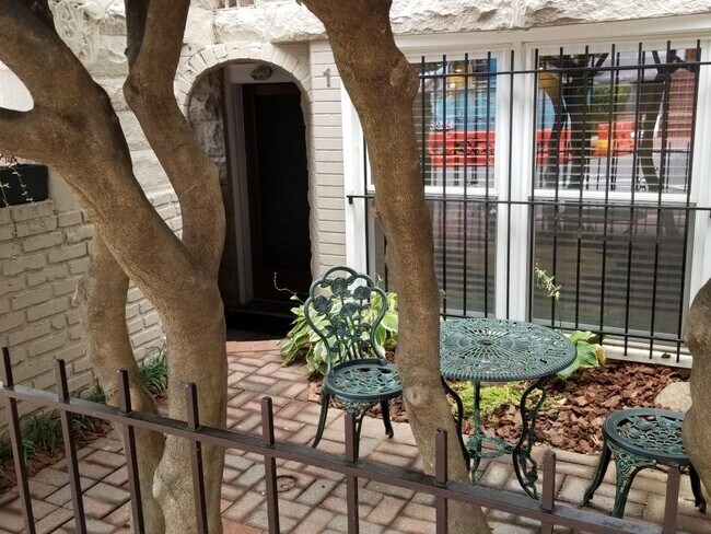 Foto del edificio - 2119 N St NW