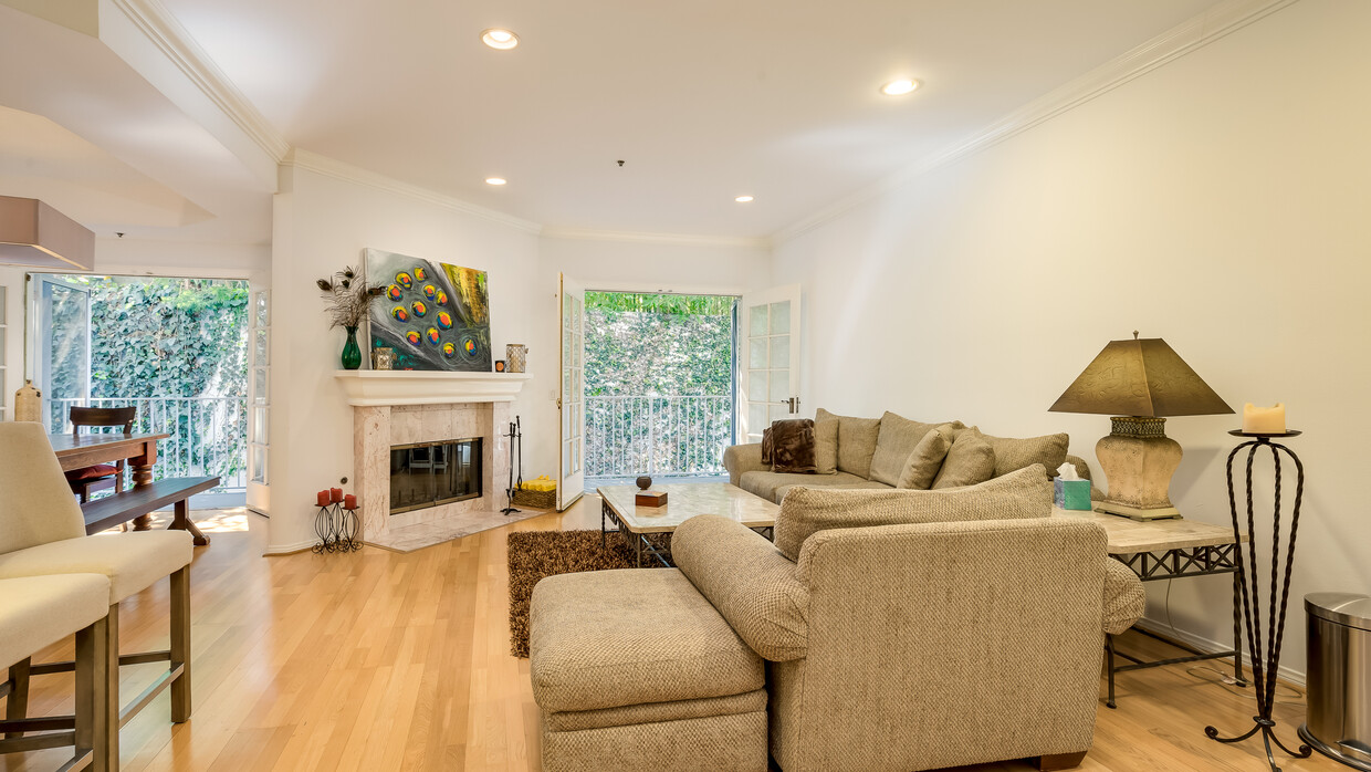 Foto principal - 2025 S Beverly Glen Blvd