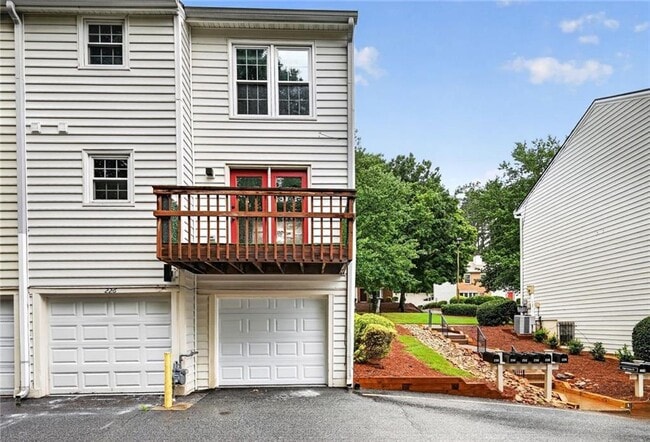 Building Photo - 226 High Creek Dr