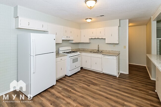 Building Photo - 5652 Chickasaw Dr