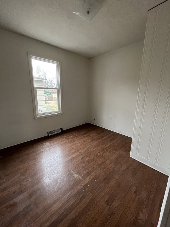 Building Photo - 105 Livingston