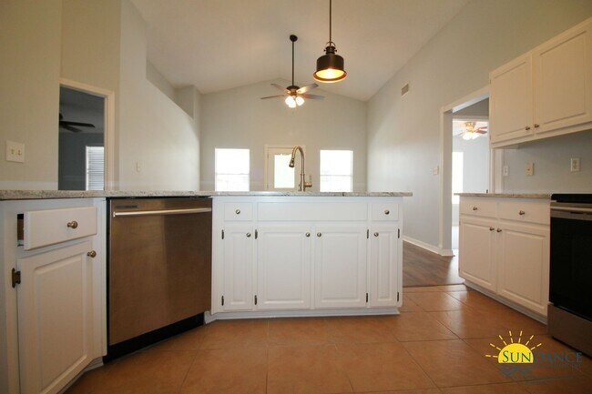 Building Photo - Beautiful 3 Bedroom Home in Fort Walton Beach