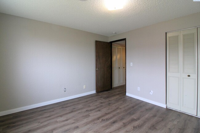 Foto del edificio - 2 Bed/1 Bath Apartment in Richland 4-Plex