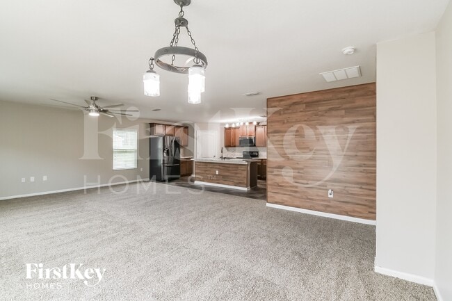 Foto del edificio - 1958 Tyson Lake Dr