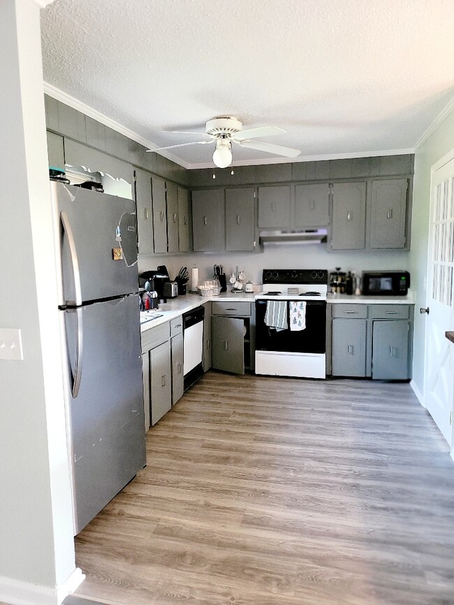 Foto del edificio - 605 Charwood Ln