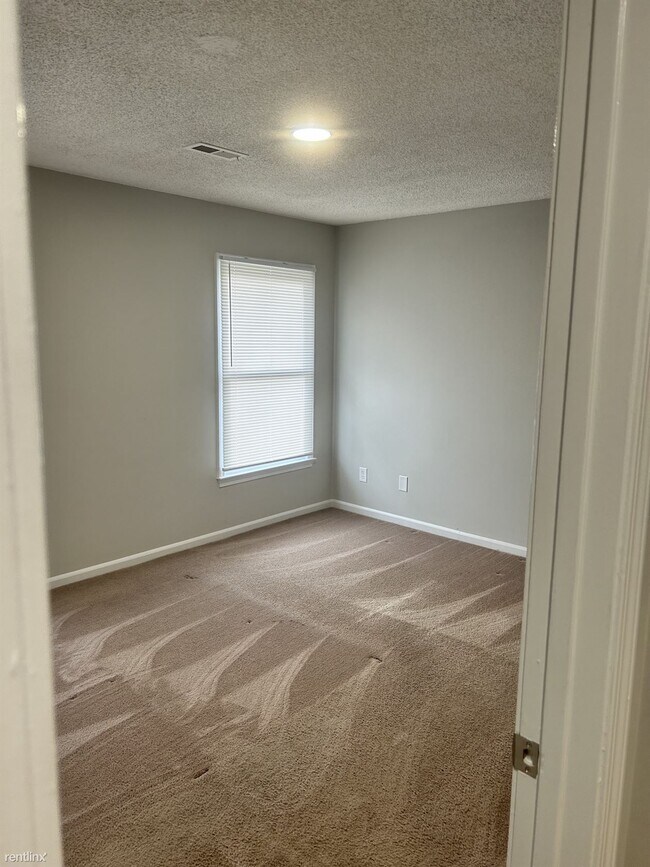 Foto del edificio - 3 br, 2 bath House - 2911 Spring Garden St...