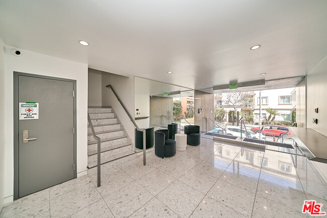 Foto del edificio - 137 S Maple Dr