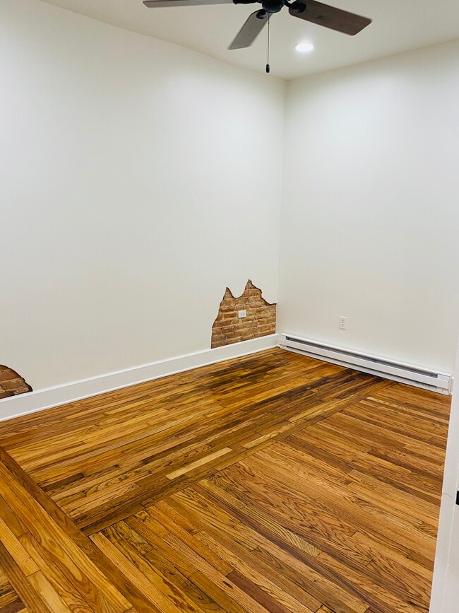 Primary bedroom - 426 Main St