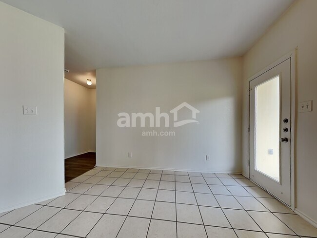 Foto del edificio - 617 Chestnut Ct