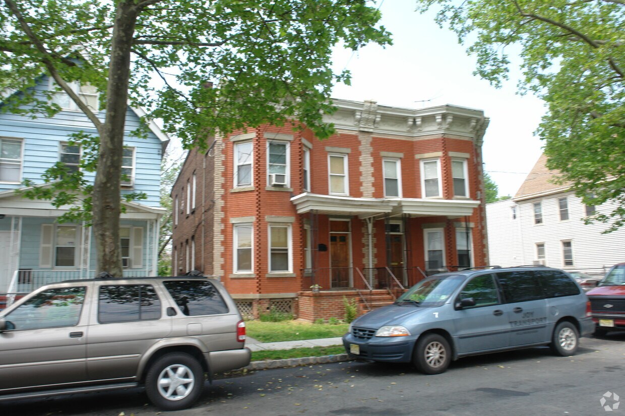 Primary Photo - 107-109 1st St