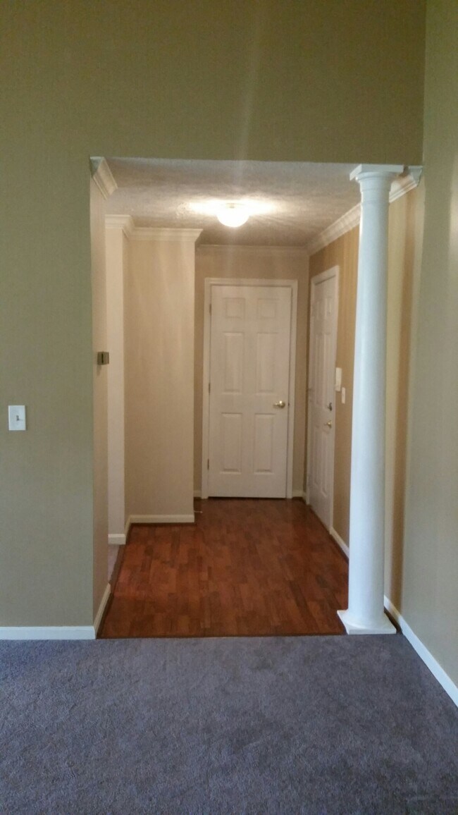 Foto del edificio - 442 Deepwoods Dr