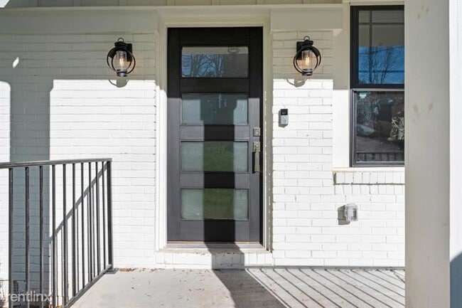 Building Photo - 4 br, 3 bath House - 2373 Bouldercliff Way SE