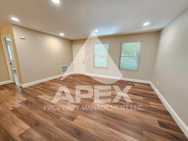 Building Photo - 7304 Deane Hill Dr
