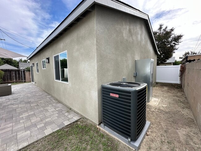 Foto del edificio - 3617 W Victory Blvd