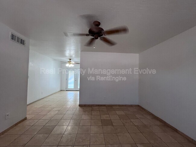 Foto del edificio - 1535 W Rosemonte Dr