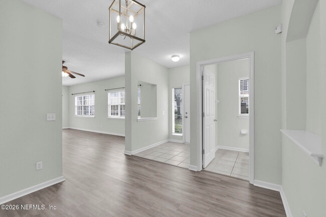 Foto del edificio - 1745 Forest Lake Cir W