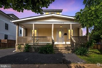 Building Photo - 703 N Barton St