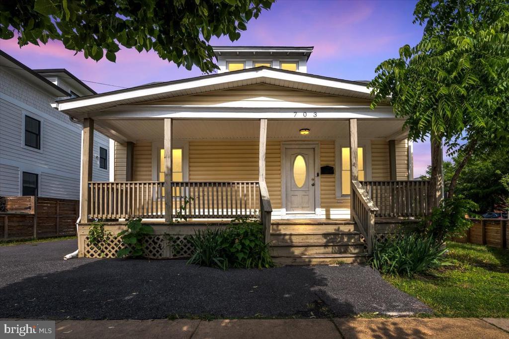 Foto principal - 703 N Barton St