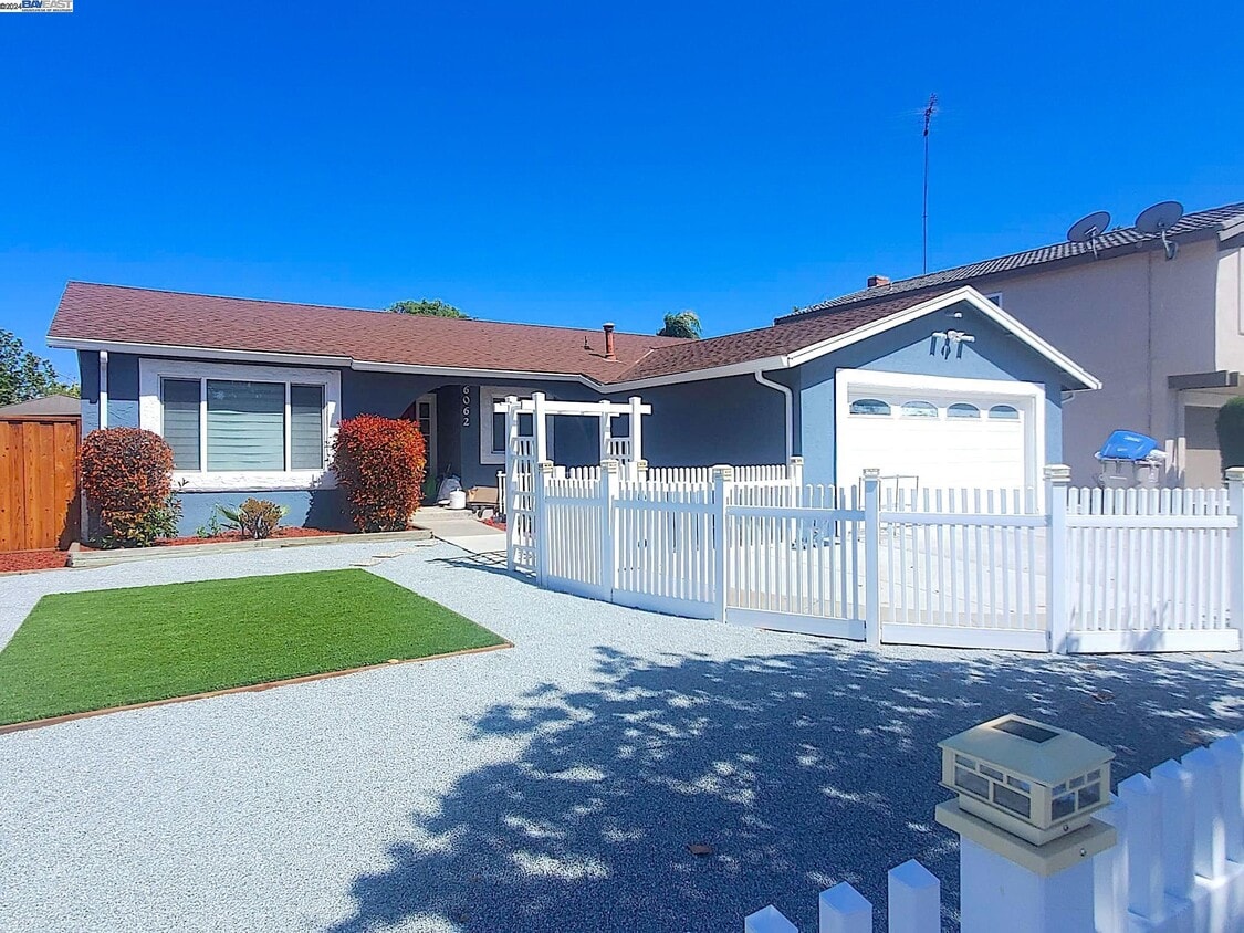 Primary Photo - 6062 Blossom Ave