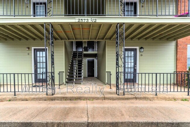Building Photo - 2573 1/2 Tobacco Rd
