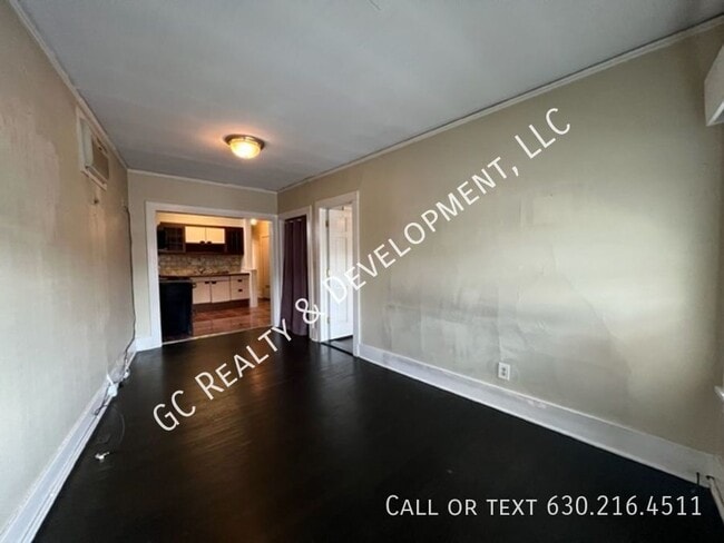 Building Photo - 532-534 Crescent Blvd