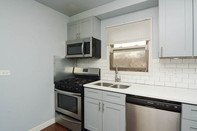 Foto del edificio - 7319 N Rogers Ave