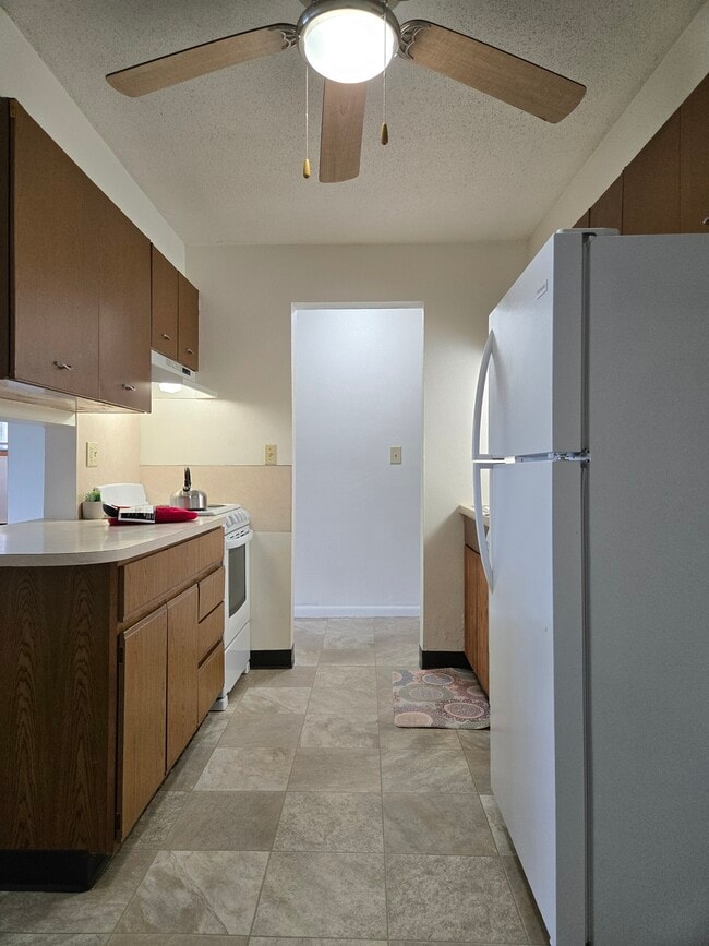 $859, 2 Bed Available Today! - 502 13th St SE