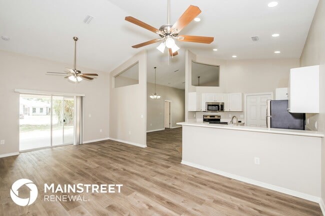 Building Photo - 9310 27th Ave E