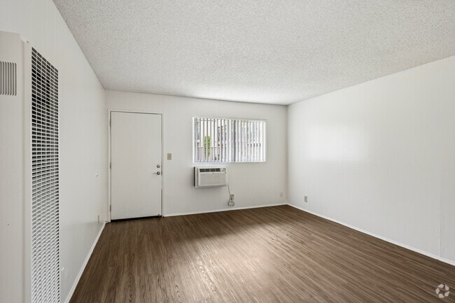 1BR, 1BA - 750SF- Living Room - Hermosa Vista Apartments