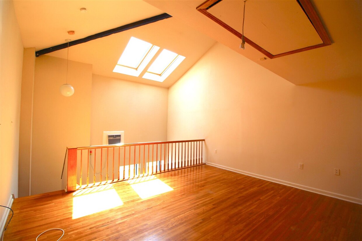 Primary Photo - 450 7th St