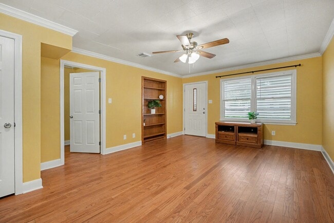 Building Photo - 130 San Fernando Dr