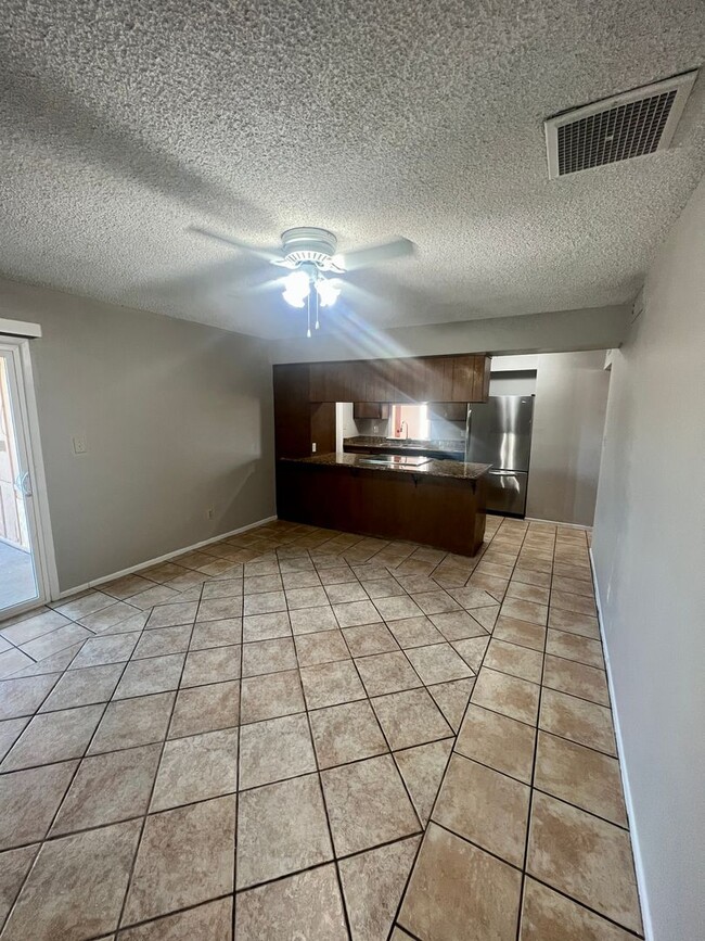 Building Photo - Updated North Phx Home w/Pool