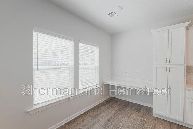 Building Photo - 2054 Lotus Dr