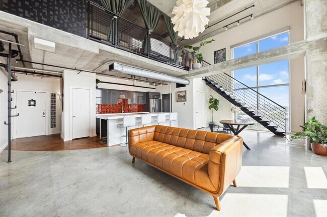Building Photo - 2000 Bagby St