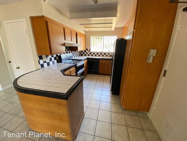 Building Photo - 4 br, 2.5 bath House - 2009 S White Rd.