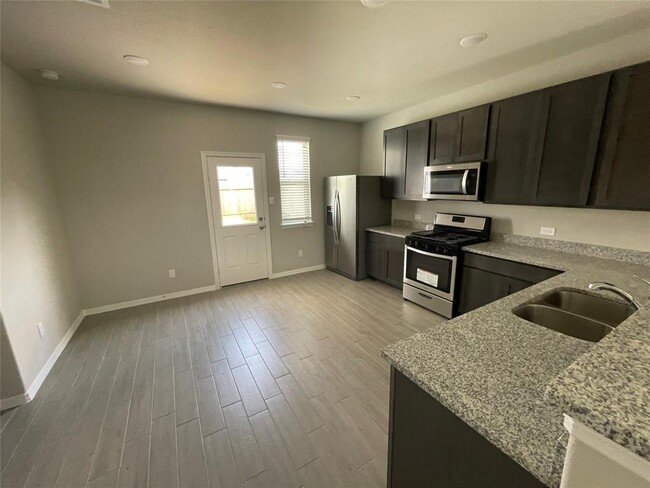 Foto del edificio - 911 Redinger Ridge Dr