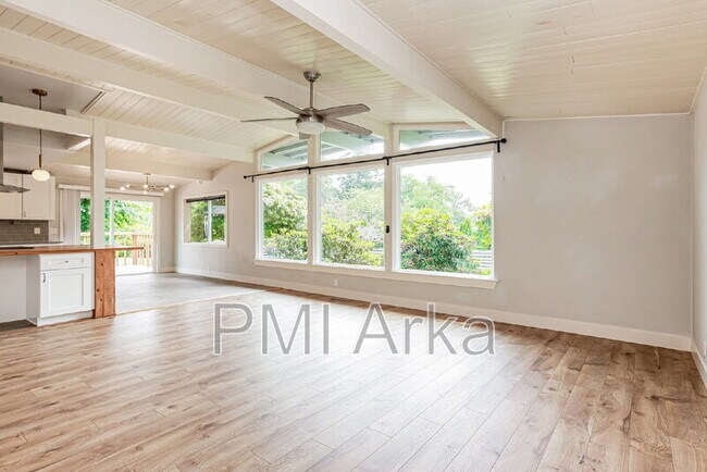 Foto del edificio - 33 243rd Pl SE