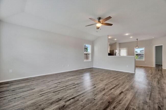 Foto del edificio - 3 Bed 2 Bath home mins away from the University!