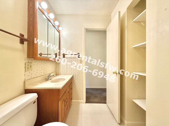 Foto del edificio - 1002 Lewis Pl