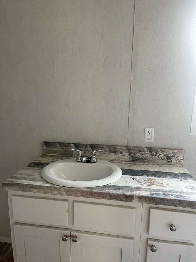 Building Photo - LUXURY MOBILE HOME  1 Bedroom/ 1 Bath