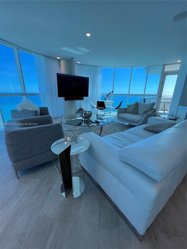 Foto principal - 6301 Collins Ave