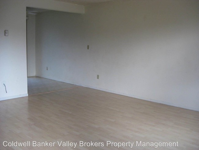 Building Photo - 1750-1756 SE Lilly Pl