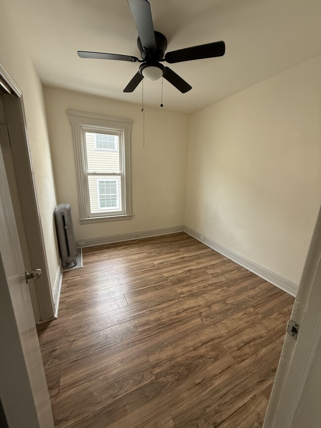 Foto del edificio - 653 Jefferson Ave