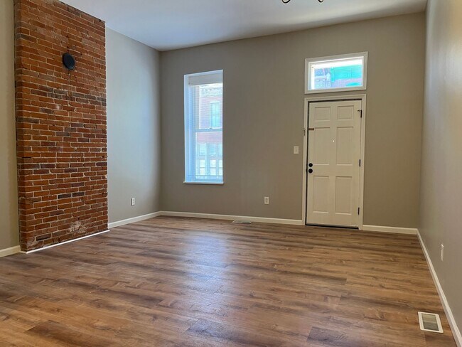 Foto del edificio - 2 Bedroom/1 Bath in Soulard - Washer+Dryer in Unit!