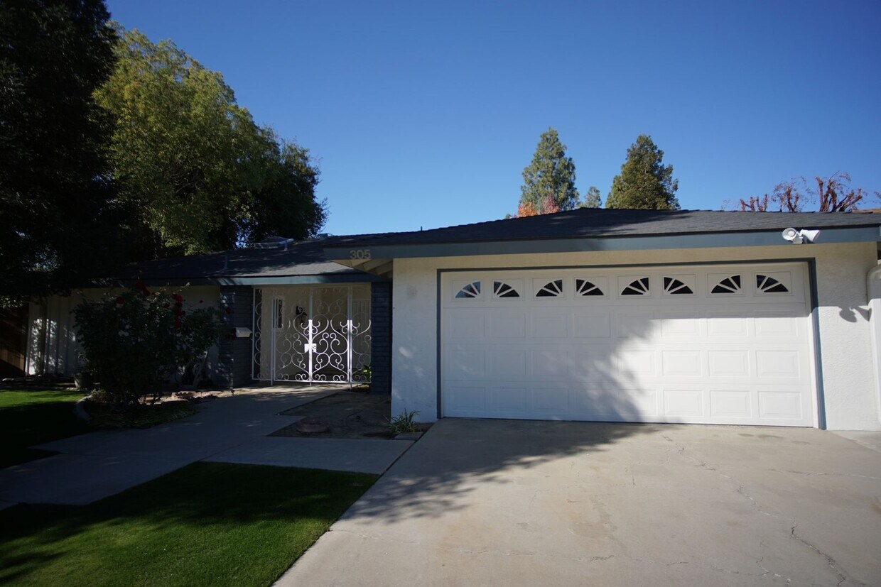 Primary Photo - Gorgeous Home in Stockdale Park!
