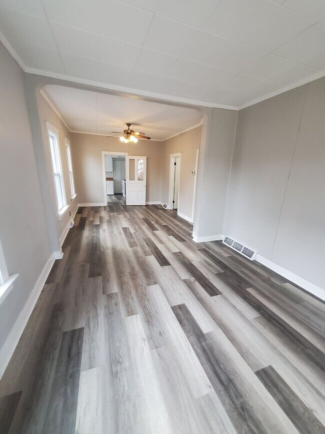 Building Photo - 2 Bedroom Single Family